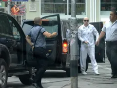 Скандално! Жена твърди: Мутрите на Слави ме пометоха с кола, скочиха да ме бият! (Вижте скандалния й разказ)