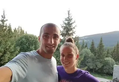 Спортист №1 Владо Илиев ходи с 11 години по-млада колежка