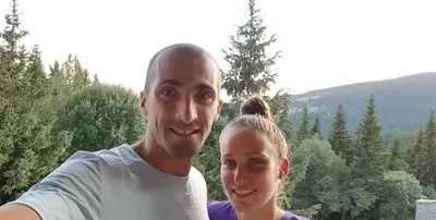 Спортист №1 Владо Илиев ходи с 11 години по-млада колежка