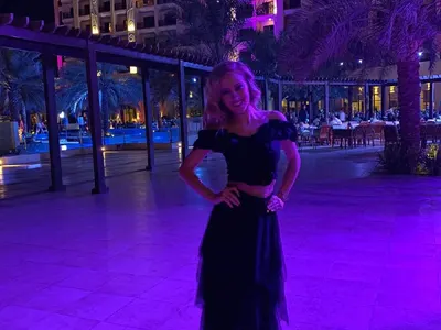 Стъпихме и в Дубай! Моделка блести с дрехи на WOMANSHOP в престижен конкурс