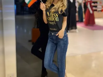 Стъпихме и в Дубай! Моделка блести с дрехи на WOMANSHOP в престижен конкурс