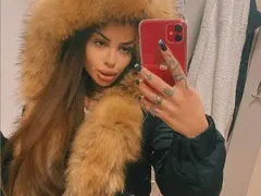 Сузанита се фука с телефон за 2 бона