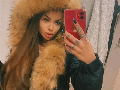 Сузанита се фука с телефон за 2 бона