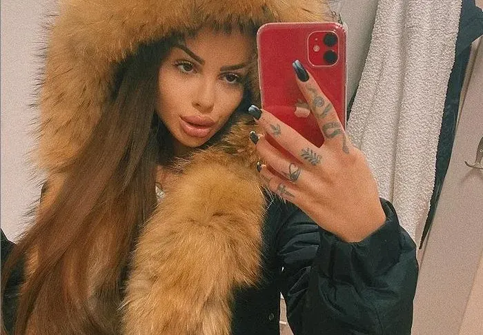 Сузанита се фука с телефон за 2 бона