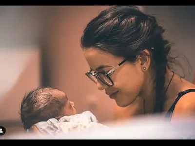 Теа и Наум показаха бебето