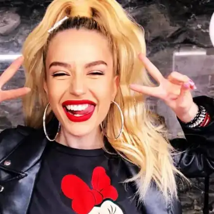 Тита се прави на чистачка