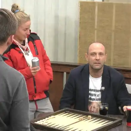 Тити Папазов разгроми „Фермата“ на табла