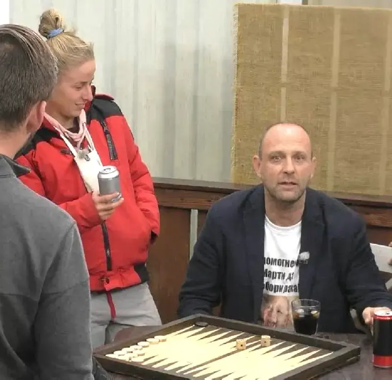 Тити Папазов разгроми „Фермата“ на табла