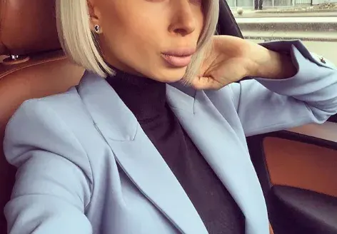 Топузакова си оперира клепачите