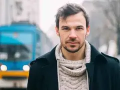 Това ли е новата на Ивайло Захариев? (Актьорът се забавлява с апетитна блондинка)