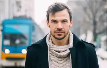 Това ли е новата на Ивайло Захариев? (Актьорът се забавлява с апетитна блондинка)