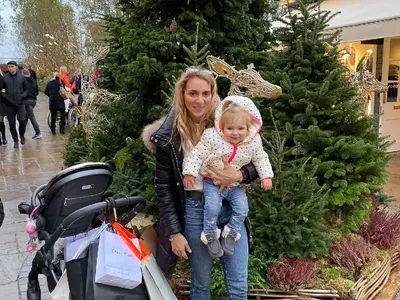 Тризначките Вяра и Надежда просят бездомни в Лондон (В същото време сестра им се кипри с Calvin Klein)