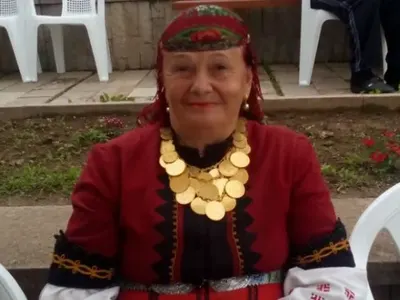 Валя Балканска се грижи за неподвижната си щерка