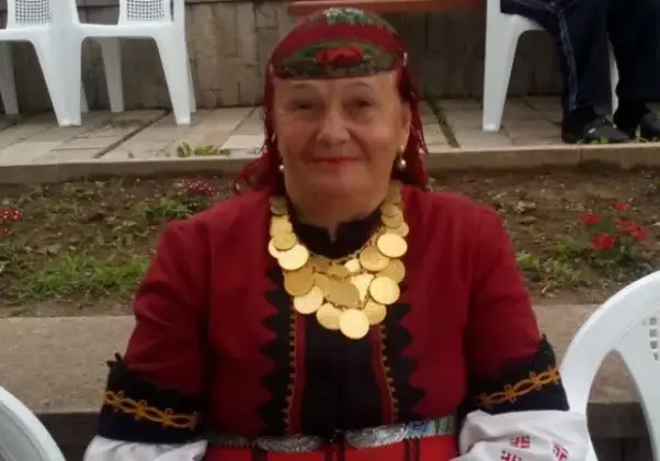 Валя Балканска се грижи за неподвижната си щерка