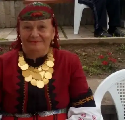 Валя Балканска се грижи за неподвижната си щерка