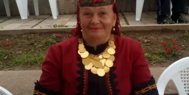 Валя Балканска се грижи за неподвижната си щерка