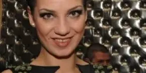 Вдовицата на Баташов вилнее по клубовете (Боряна се забавлява с непознат мъж до сутринта)