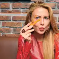 Венета Харизанова анорексично слаба (Моделката плаши с формите си – ФОТО по-долу)