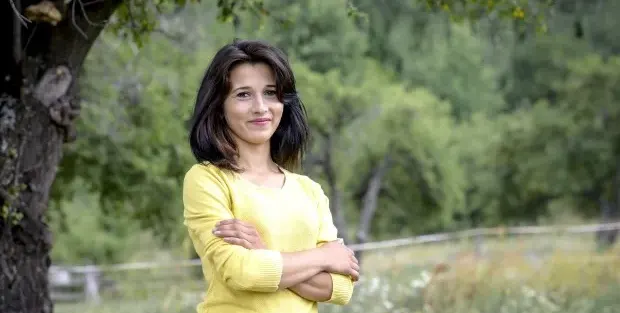 Веселка от „Фермата” си купува къща