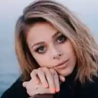 Вики от Евровизия осиновява 5 кучета