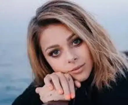 Вики от Евровизия осиновява 5 кучета