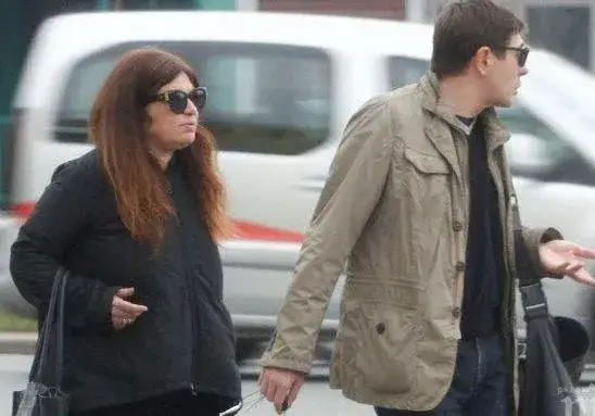 Виктор Николаев заведе жена си в Прага (Водещият пръска пачки предколедно)