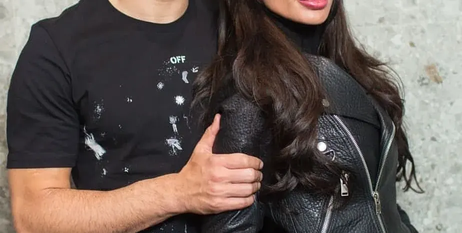 Вместо „Извинявай“: Валери Божинов спонсорира новия бизнес на Биляна