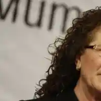 Внучката на легендата Йорданка Благоева стана стюардеса