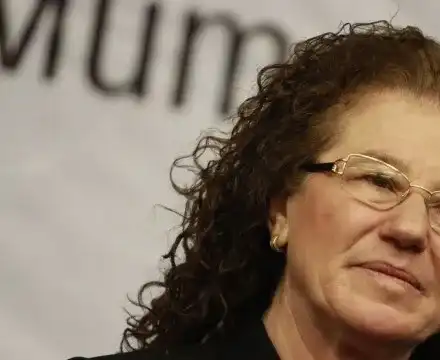 Внучката на легендата Йорданка Благоева стана стюардеса