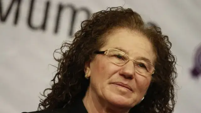 Внучката на легендата Йорданка Благоева стана стюардеса