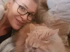 Котката на Гала пак пощуря