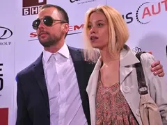 Любимата на Ерол от „Под прикритие” също е актриса, ревнува го единствено от работата