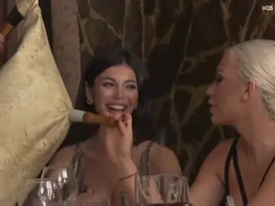 Звездните гафове на 2019: „Мис Плеймейт” Михаела Тодорова посвири в „Черешката” , ступаха Ричи и той се покри и още…