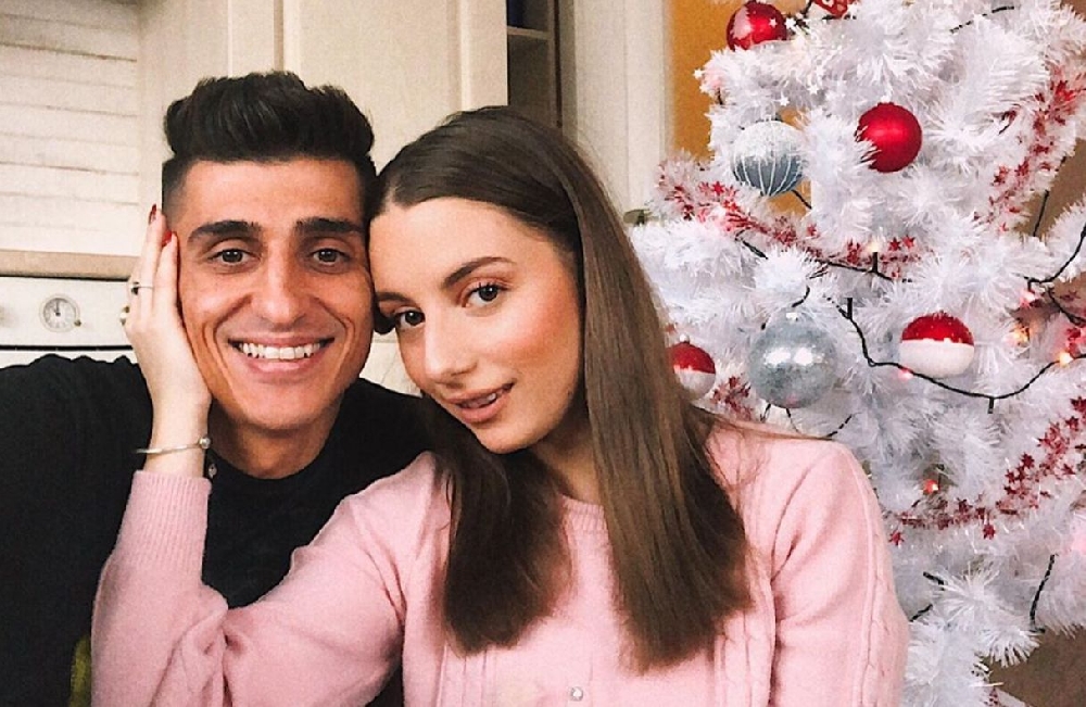 Михаела Маринова крие годеж в Париж (+ СНИМКА на пръстена)