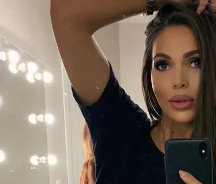 Алисия на уроци по астрология