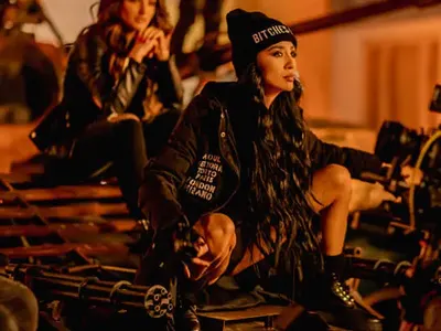 Ани Хоанг подкара колата на Джейсън Стейтъм