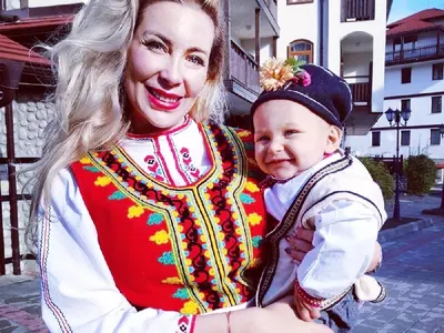 Антония Петрова се състари пагубно за 1 година! (Ето как изглежда миската отблизо)