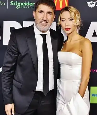 Башар Рахал гледа Райна като писано яйце