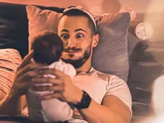 Бебето на Наум Шопов с 3 кошчета
