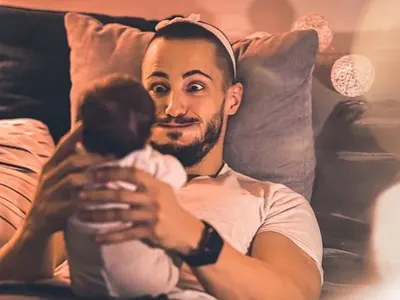 Бебето на Наум Шопов с 3 кошчета