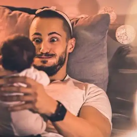 Бебето на Наум Шопов с 3 кошчета