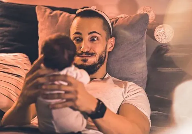 Бебето на Наум Шопов с 3 кошчета