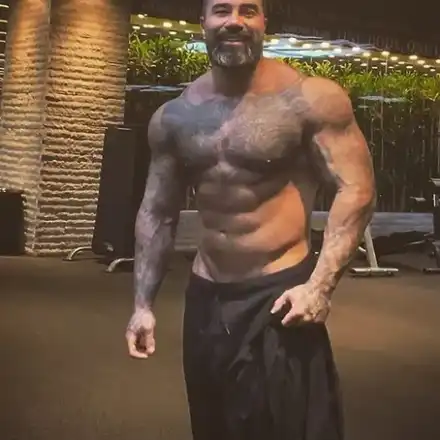 Бившият съпруг на Азис върти нелегален бизнес с бонбони