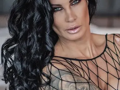 Цеци работи за бебе: Спирам временно с татусите, чака ме прекрасна новина!