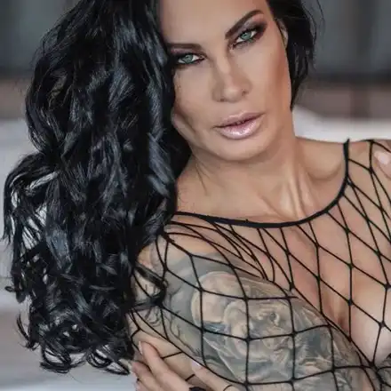 Цеци работи за бебе: Спирам временно с татусите, чака ме прекрасна новина!