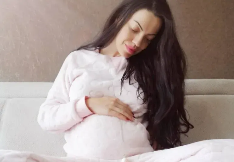 Честито! Славея Сиракова чака дъщеричка