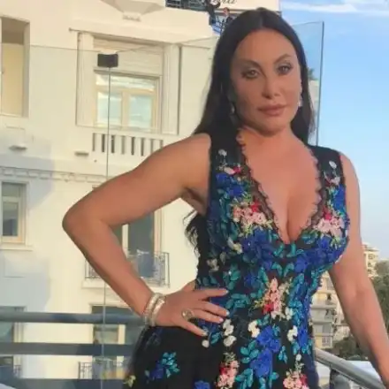 Дарина Павлова пийва коктейли от обяд в Доминикана