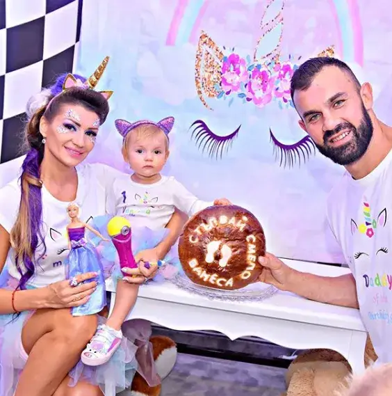 Дъщерята на Вики Джумпарова става модел