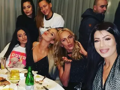 Десислава пя на рождения ден на Яна Димитрова