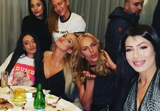 Десислава пя на рождения ден на Яна Димитрова